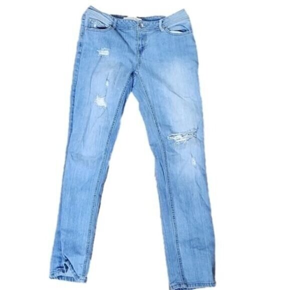 Cato Jeans est 1946 Mid-rise light rinse denim distressed modern jeans Women's 8 - Picture 1 of 6